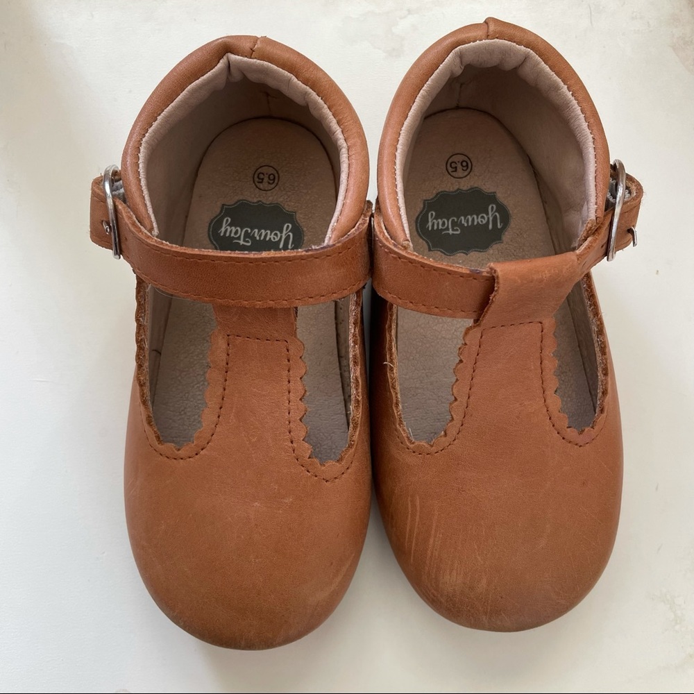 Scalloped Mary Jane Shoes